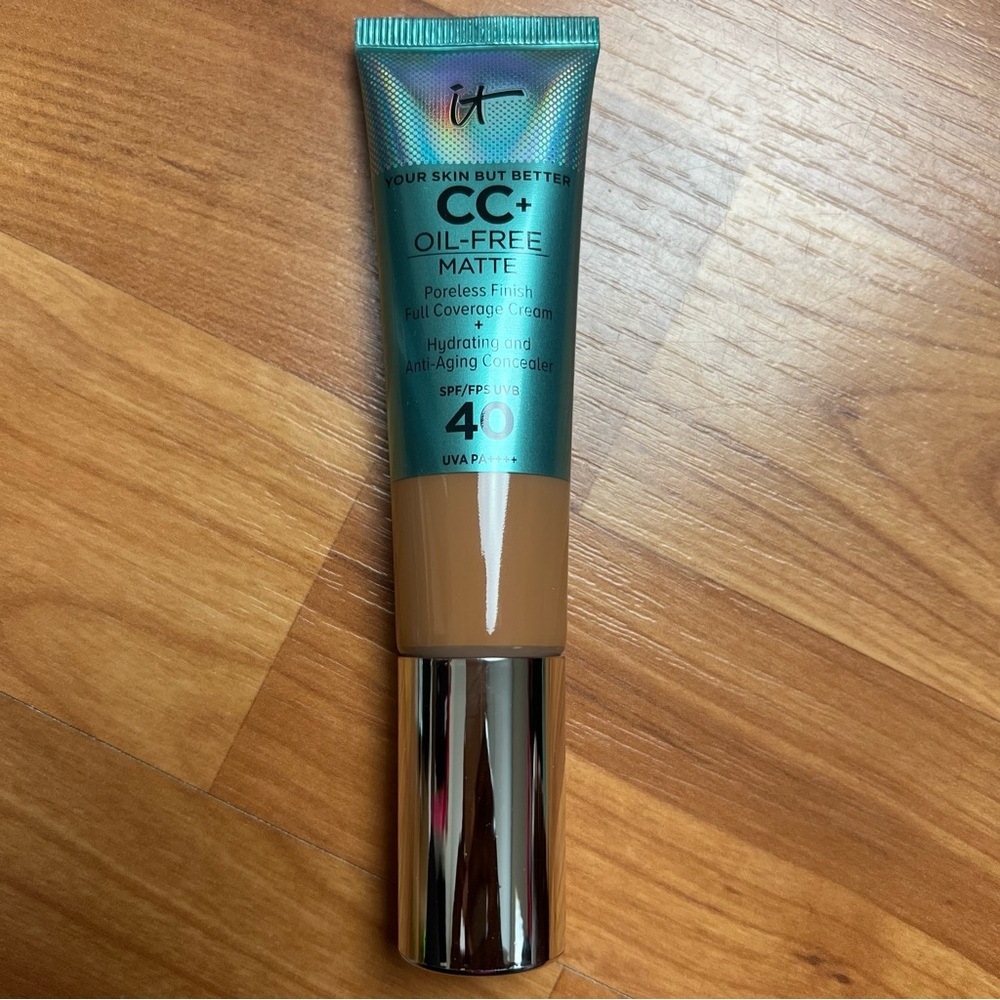 IT COSMETICS CC+ OIL FREE MATTE FOUNDATION WITH SPF 40 - RICH HONEY